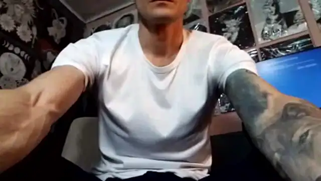 Snapshot of Loggan_donnelly chatting on February 6, 2026, 6:33 pm Loggan donnelly online show from February 6, 2026, 6:33 pm