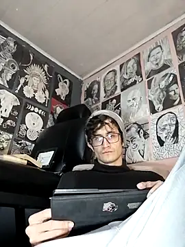 Snapshot of Loggan_donnelly chatting on February 13, 2026, 6:37 pm Loggan donnelly online show from February 13, 2026, 6:37 pm