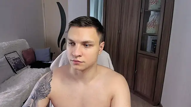 Snapshot of handsome_guy01 chatting on September 21, 2025, 12:12 am handsome guy01 online show from September 21, 2025, 12:12 am