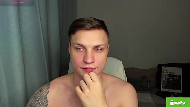 handsome guy01 online show from May 4, 2026, 5:42 pm