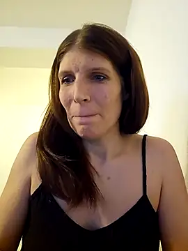 Snapshot of Lenchen_ chatting on February 13, 2026, 10:17 pm Lenchen online show from February 13, 2026, 10:17 pm