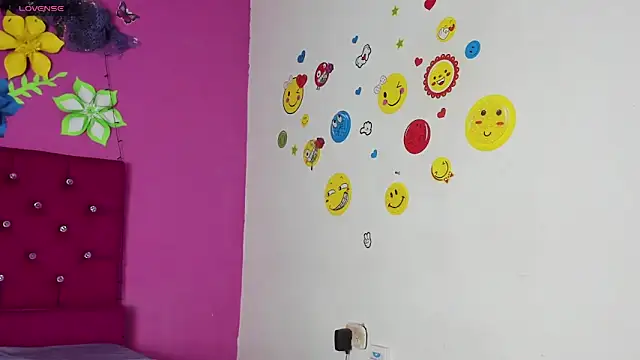 tiffany Bitch online show from December 4, 2024, 9:02 pm
