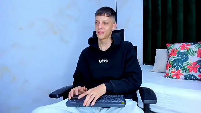 Snapshot of Adam_hard_ chatting on January 22, 2025, 7:45 pm Adam hard  online show from January 22, 2025, 7:45 pm