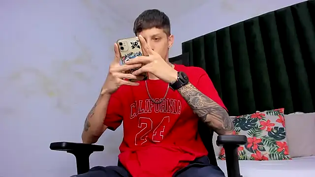 Snapshot of Adam_hard_ chatting on March 5, 2025, 8:42 pm Adam hard  online show from March 5, 2025, 8:42 pm