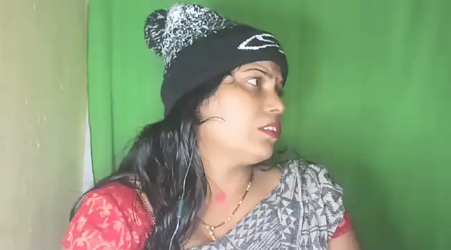 Snapshot of mamoni91 chatting on December 31, 2024, 5:40 pm mamoni91 online show from December 31, 2024, 5:40 pm