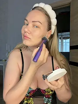 Snapshot of LianaCruz__ chatting on April 20, 2026, 4:37 am LianaCruz online show from April 20, 2026, 4:37 am