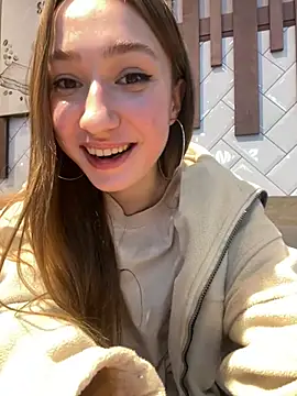 Lia  Love online show from December 10, 2024, 4:17 pm