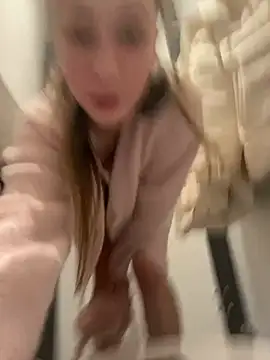 Lia  Love online show from December 25, 2024, 2:56 pm