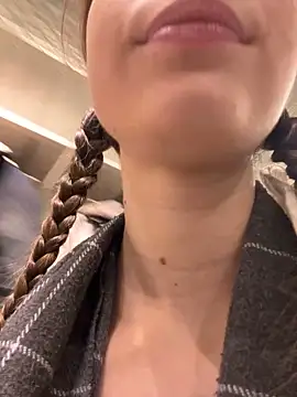 Lia  Love online show from January 6, 2025, 1:08 pm