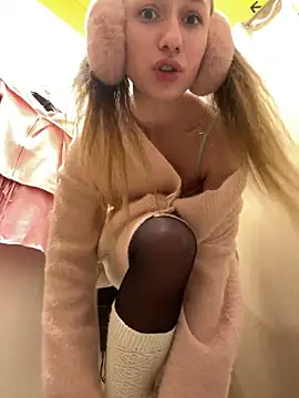 Lia  Love online show from January 7, 2025, 1:14 pm