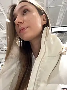 Lia  Love online show from February 3, 2025, 10:14 am