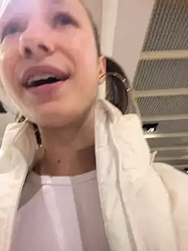 Lia  Love online show from March 14, 2025, 12:40 pm