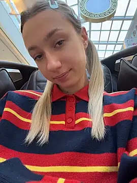 Lia  Love online show from October 20, 2025, 10:16 am