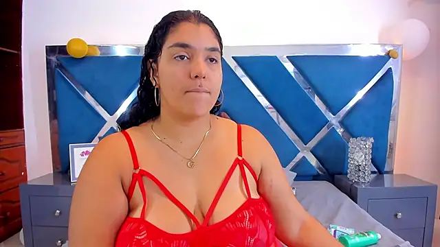 Tiffanymiller00 online show from December 19, 2025, 2:02 pm