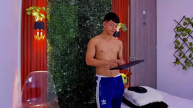 Valentino  X online show from September 23, 2025, 1:14 pm