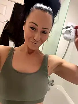 Snapshot of SweetSolez chatting on January 14, 2026, 10:03 pm SweetSolez online show from January 14, 2026, 10:03 pm