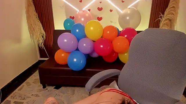 Snapshot of lunaalynch chatting on February 26, 2026, 7:35 pm lunaalynch online show from February 26, 2026, 7:35 pm