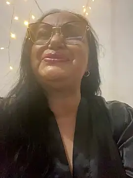 Snapshot of GiaNahomi chatting on January 1, 2025, 11:18 pm GiaNahomi online show from January 1, 2025, 11:18 pm