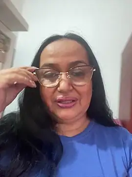 Snapshot of GiaNahomi chatting on January 10, 2025, 10:25 pm GiaNahomi online show from January 10, 2025, 10:25 pm