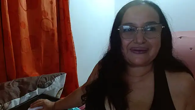 Snapshot of GiaNahomi chatting on February 7, 2025, 3:01 am GiaNahomi online show from February 7, 2025, 3:01 am
