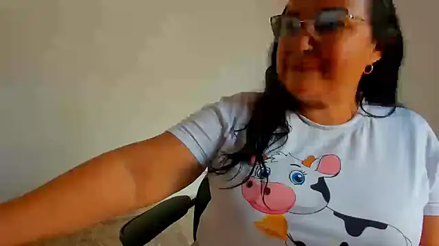 Snapshot of GiaNahomi chatting on March 8, 2025, 7:20 pm GiaNahomi online show from March 8, 2025, 7:20 pm