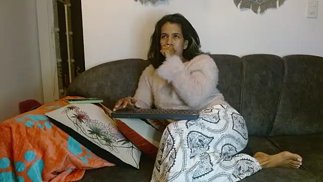 Snapshot of Vanessa_Aniston chatting on April 20, 2026, 2:14 am Vanessa Aniston online show from April 20, 2026, 2:14 am