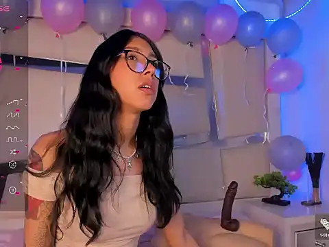 Mis  lola online show from November 12, 2025, 8:52 pm