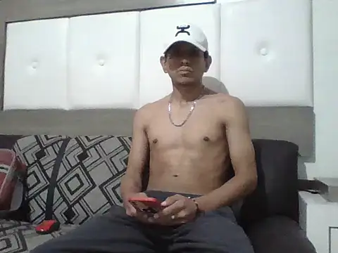 Snapshot of oiram27 chatting on October 25, 2025, 8:36 pm oiram27 online show from October 25, 2025, 8:36 pm