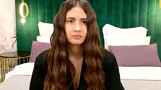 Snapshot of milaleoneli chatting on March 4, 2026, 2:56 pm milaleoneli online show from March 4, 2026, 2:56 pm