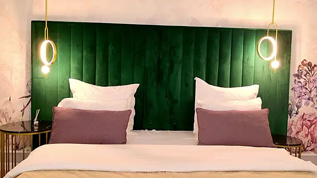 Snapshot of milaleoneli chatting on March 10, 2026, 3:50 pm milaleoneli online show from March 10, 2026, 3:50 pm