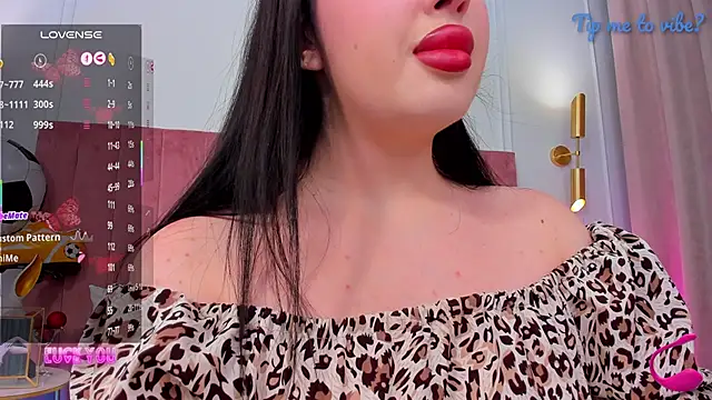 Mayzzie online show from June 27, 2026, 7:19 pm