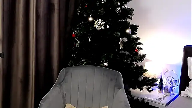 AveryWillow online show from December 27, 2024, 2:22 pm