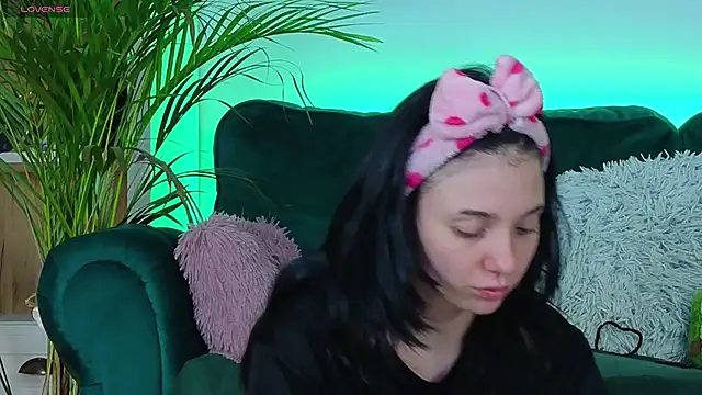 AveryWillow online show from October 10, 2025, 1:37 am