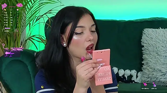 AveryWillow online show from November 13, 2025, 3:55 pm