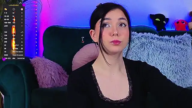 Snapshot of AveryWillow chatting on March 6, 2026, 11:12 pm AveryWillow online show from March 6, 2026, 11:12 pm