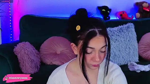 Snapshot of AveryWillow chatting on March 20, 2026, 11:53 pm AveryWillow online show from March 20, 2026, 11:53 pm