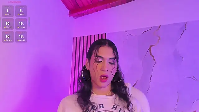 MiaCavallii  online show from October 7, 2025, 3:36 am