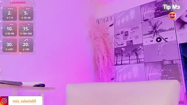 MiaCavallii  online show from December 4, 2025, 4:44 am