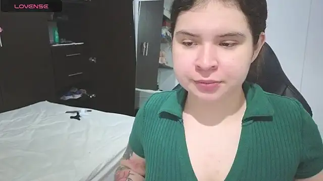 mandy renzon1  online show from October 14, 2025, 2:23 am