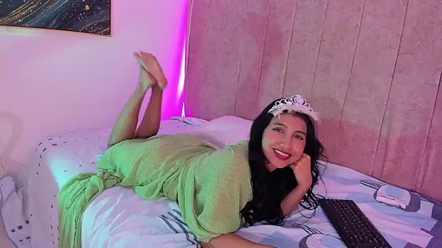 Snapshot of naomiii__ chatting on September 17, 2025, 5:42 am naomiii   online show from September 17, 2025, 5:42 am