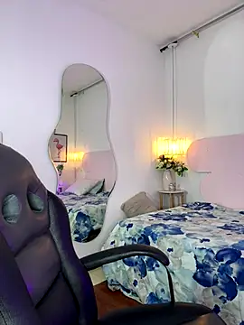 Snapshot of naomiii__ chatting on October 18, 2025, 11:44 am naomiii   online show from October 18, 2025, 11:44 am