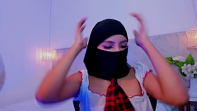 naomiii   online show from November 4, 2025, 11:53 am