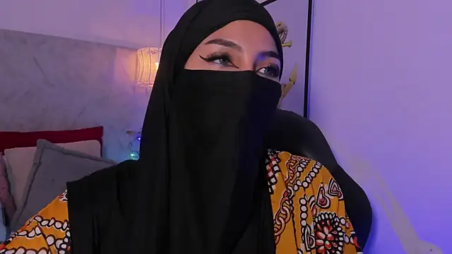 naomiii   online show from December 22, 2025, 11:40 am