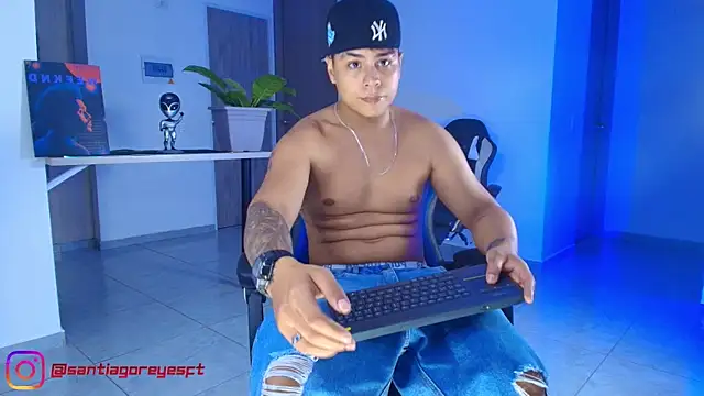 SantiagoReyesFtt online show from June 25, 2026, 4:45 am