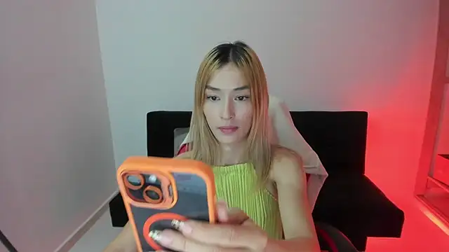 AMBER LOVE22 online show from November 19, 2025, 2:11 am