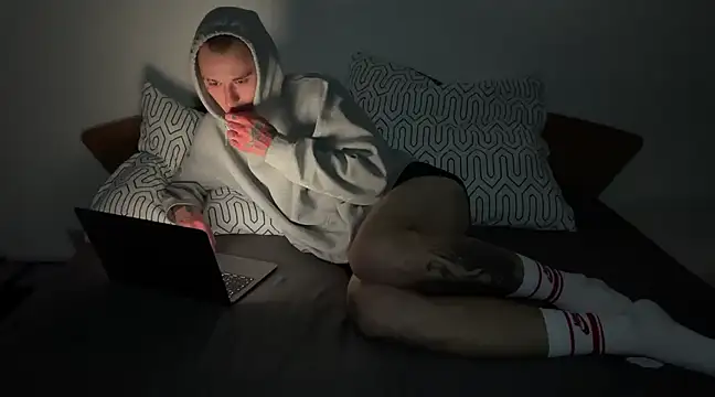 Snapshot of Antik chatting on February 9, 2025, 10:00 pm Antik online show from February 9, 2025, 10:00 pm