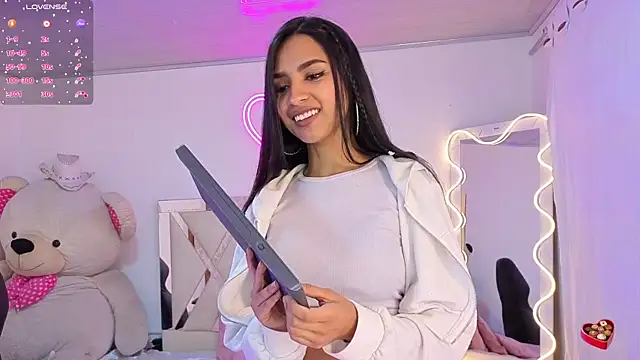 Jazmin tay online show from November 12, 2025, 11:43 am