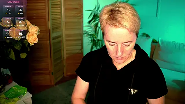 Snapshot of Nika_Smit chatting on September 27, 2025, 5:23 am Nika Smit online show from September 27, 2025, 5:23 am