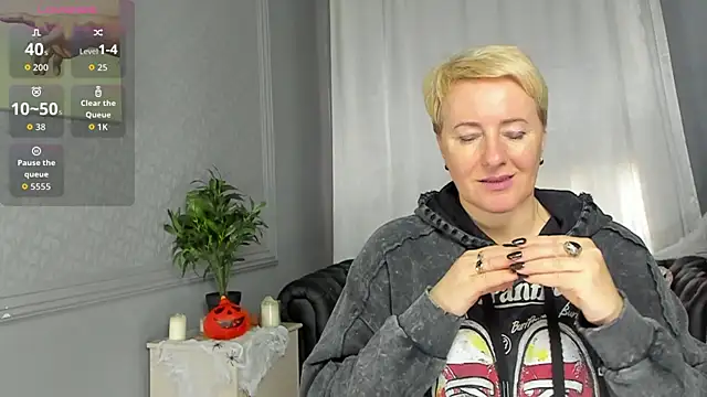 Snapshot of Nika_Smit chatting on October 31, 2025, 10:16 am Nika Smit online show from October 31, 2025, 10:16 am