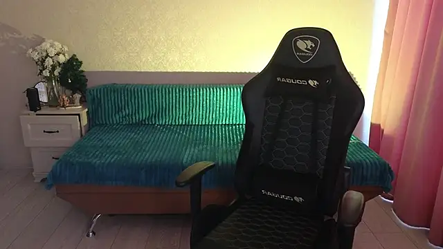 Snapshot of Megan_Kira chatting on January 8, 2025, 6:20 am Megan Kira online show from January 8, 2025, 6:20 am